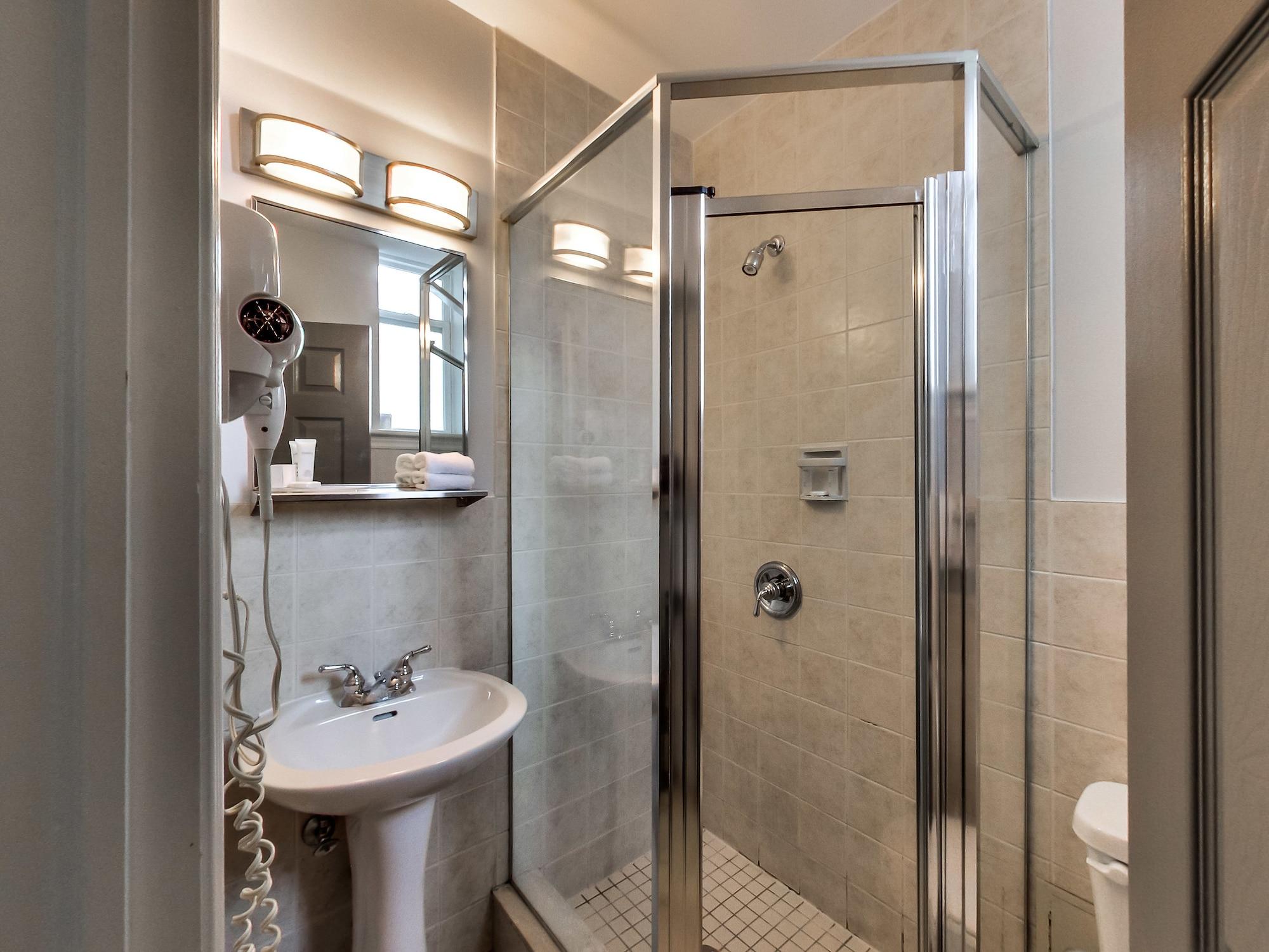 Isabella Hotel & Suites Toronto Exterior photo