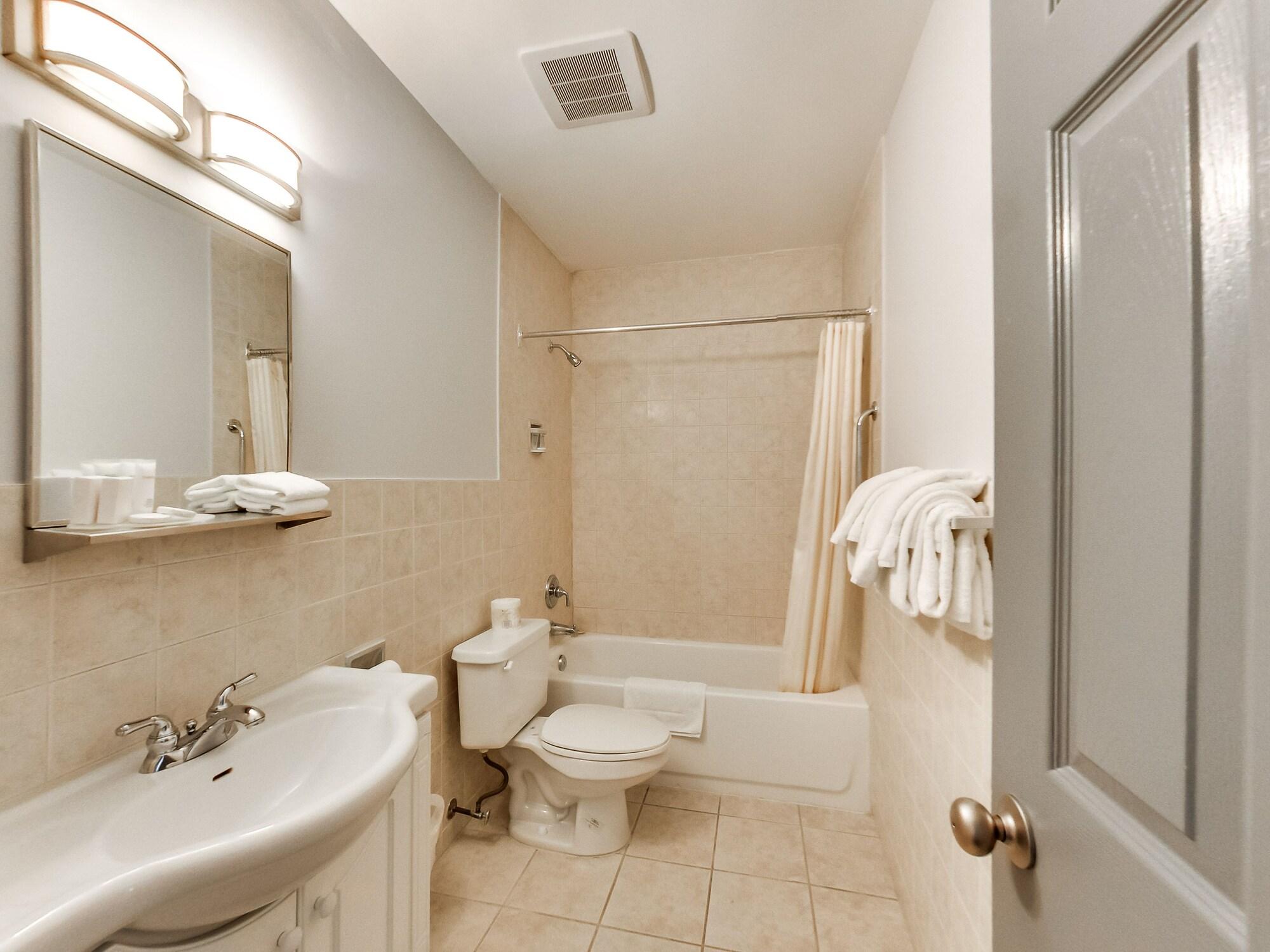 Isabella Hotel & Suites Toronto Exterior photo