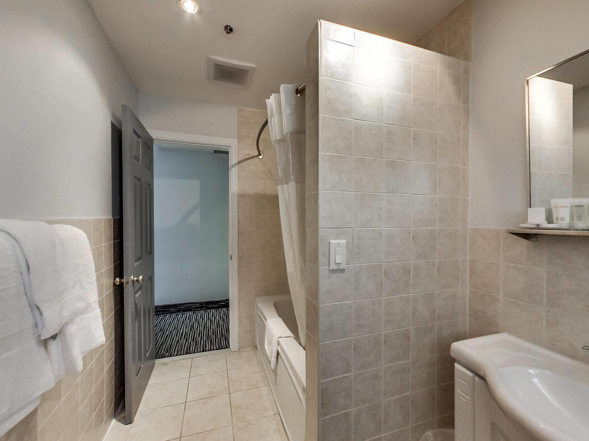 Isabella Hotel & Suites Toronto Exterior photo